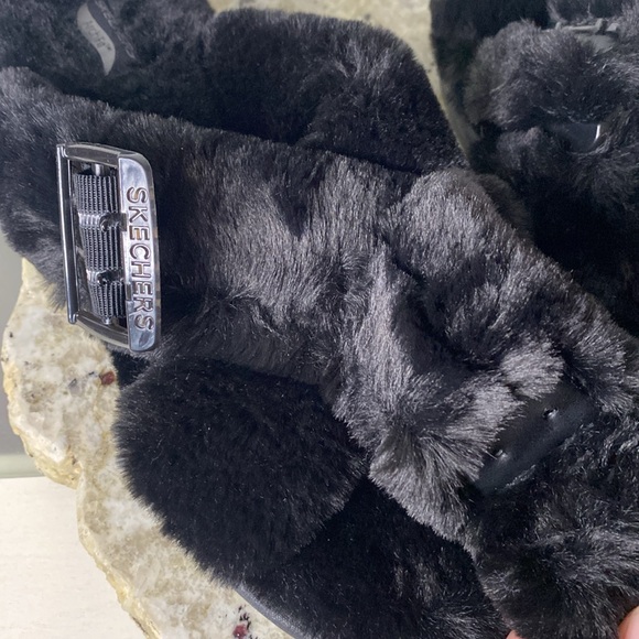 Skechers Women's Arch Fit Go Lounge Unwind Black Faux Fur Buckle Slippers Sz 10 - Picture 13 of 15